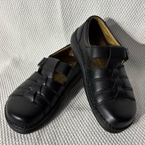 BIRKENSTOCK Sz 7 Footprints Madeira Leather Fisherman Sandals Buckle Closure